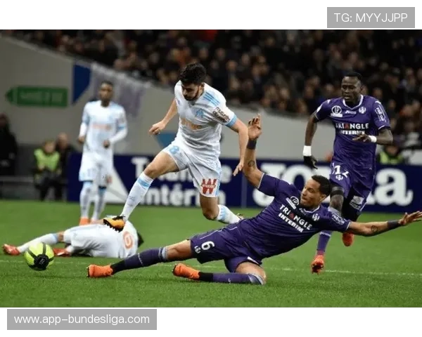 法甲冠军悬念再起，马赛落后巴黎5分紧追不舍